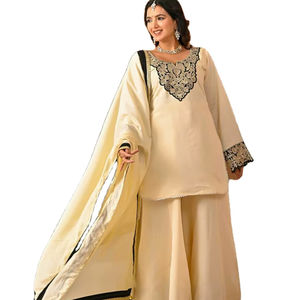 Realza tu look con nuestro nuevo diseño de moda pakistaní: un magnífico conjunto de salwar kameez festivo con dupatta a juego. - Product Image 1