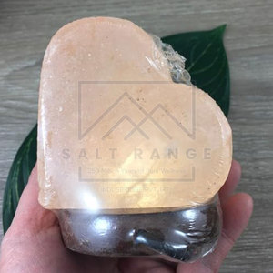 Lampe de sel de l'Himalaya en forme de cœur sculptée de haute qualité - Prix de gros bas Options personnalisables pour la décoration de la maison - Product Image 6