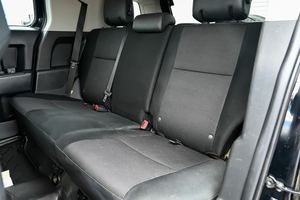 Toyota FJ Cruiser 2013, 4x4, Gasolina, Usado, Caja de Cambios Automática/Manual, Asientos de Cuero, Interior Oscuro, Tamaño de Neumáticos R16 con Tracción Trasera - Product Image 2