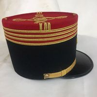 Esta es una gorra de oficial francés, tipo kepi, de teniente coronel del Cuerpo de Infantería, Administración y Cuerpo Médico.