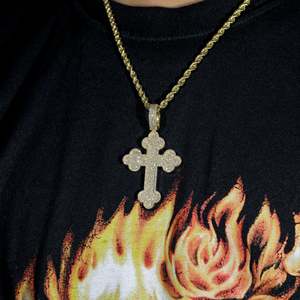 Deslumbrante 14kt oro blanco Hip Hop colgante Hombres Nuevo diseño Cruz patrón moissanite corte redondo diamante VVS claridad joyería de plata - Product Image 5