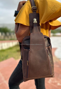 Nuevo estilo hecho a mano de grano completo de cuero Crunch estilo Vintage Unisex Sling Chest Made Unique Triangle Messenger Utility Cross Bags - Product Image 4