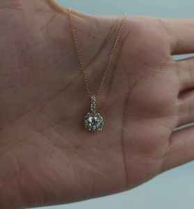 Pendentif en diamant de Moissanite de 1,20 carats Pendentif halo solitaire en argent sterling 925 avec chaîne - Product Image 2