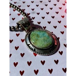 Pendentif en turquoise de la montagne du Sonora et argent sterling Eddie Secatero avec technologie d'incrustation à sertissage clos - Product Image 2
