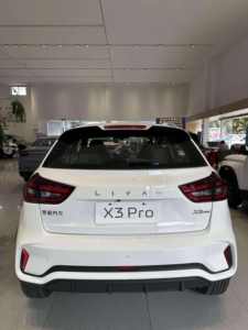 SUV d'occasion version internationale 2024, moteur essence 4.1-6L, transmission automatique, intérieur cuir, jantes alliage aluminium R17, parfait - Product Image 5