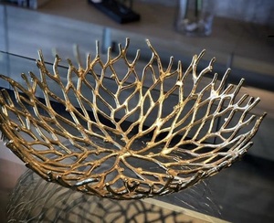 Bol de service en fonte d'aluminium avec surface texturée et fini sans danger pour les aliments conçu pour les centres de table à manger modernes - Product Image 5