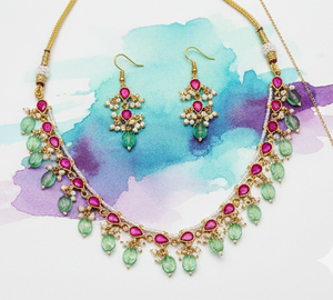 Collier traditionnel antique en or poli, conçu dans un design élégant et intemporel, parfait pour les tenues indiennes et les festivals. - Product Image 2