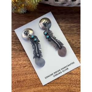 Boucles d'oreilles pendantes style Navajo avec perles d'eau douce, plumes, pendentif en argent sterling doré, forme croix, motif plume turquoise - Product Image 3