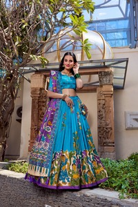 Vêtements indiens et pakistanais imprimé Kalamkari en soie avec feuille de travail Lehenga Choli Party Wear Indian Lehenga Choli - Product Image 2