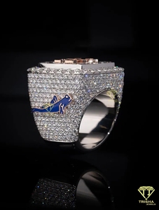 Custom Iced Out AB inicial anillo Baguette y Pave Lab Grown Hip Hop anillo con detalle de avión, joyería de declaración de lujo - Product Image 2