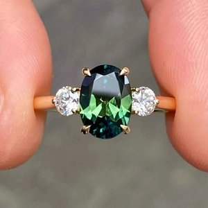 Anillo de Bodas de compromiso clásico con banda de oro minimalista para mujer, joyería de moda de corte ovalado de cuarzo verde para fiestas - Product Image 3