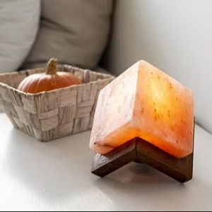 Lampe carrée au sel rose de l'Himalaya artisanale exclusive Artisanat naturel de luxe pour la décoration intérieure et l'ambiance de bien-être - Product Image 1