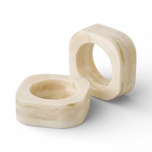 Juego de Anillos para Servilletas de Mármol con Aspecto de Cuerno Natural y Acabado en Capas para una Decoración de Mesa Distintiva y Única - Product Image 1