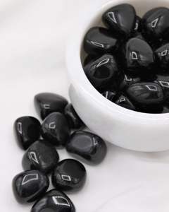 PIERRE DE POCHE D'OBSIDIENNE NOIRE DE CRISTAL EN VRAC NATUREL DE VENTE EN GROS POUR LA MÉDITATION REIKI GUÉRISON PIERRE DE POCHE OBSIDIENNE NOIRE POLIE - Product Image 4