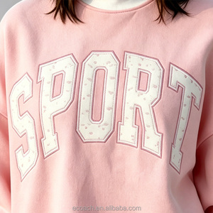 <span class=keywords><strong>Felpa</strong></span> Oversize Personalizzata da Donna con Collo Alto, Morbida in 100% Cotone Felpato, con Applicazione Floreale Ricamata - Product Image 2