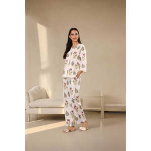 Conjunto de Pijama Casual Serene Stripes para Mujer, Manga Larga, Cuello en V, con Lazo, Tejido Suave, Cintura Elástica con Cordón Ajustable, Personalizable ODM, Diseño 3D de Animales - Product Image 1