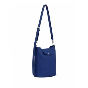 Sac bandoulière en cuir bleu avec sangle détachable, vente en gros - Product Image 2
