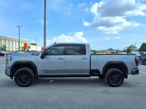 GMC Sierra 2500HD 2024 Usada, Automática, Tracción en las Cuatro Ruedas, Diésel, R18, Cabina Doble, Asientos de Cuero Oscuro, ACC - Product Image 4