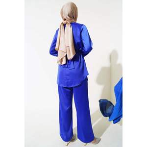 Conjunto de satén de 2 piezas para mujer con detalle frontal plisado Saxe - Product Image 3