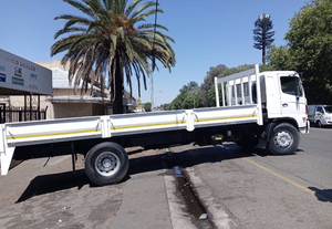 MEILLEURE OFFRE 2024 Camion plateau diesel 4x2 d'occasion robuste sans accident châssis long automatique - Product Image 6