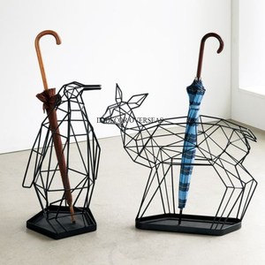 Regard accrocheur fil métallique robuste couleur noire enduit de poudre pingouin et cerf forme concepteur parapluie support décor à la maison - Product Image 1