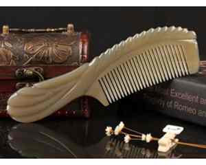 Peine de cuerno Origen de Vietnam Natural y hecho a mano para la salud del cabello Peine de cuerno de superficie lisa Adecuado para el aseo diario - Product Image 3