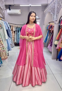 Diseñador de calidad de exportación Seda Georgette Lehenga Choli para mujer Ropa nupcial y festiva con detalles hechos a mano para precio de exportación - Product Image 5