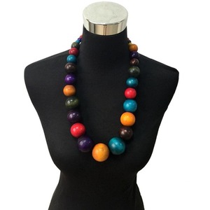 Collier de disque rond beige naturel pendentif géométrique écologique fabriqué à la main bijoux de déclaration organique style artisan léger - Product Image 6