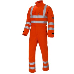 Combinaison imperméable Volt Shield FR résistante aux arcs électriques et aux flammes, haute visibilité, taille ajustable pour une sécurité extrême, fabriquée au Pakistan - Product Image 1