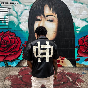 Camiseta OEM con logotipo personalizado para hombre, chaqueta bomber de cuero con cremallera, camiseta de manga corta para hombre con parche bordado, camiseta de cuero PU para hombre - Product Image 5