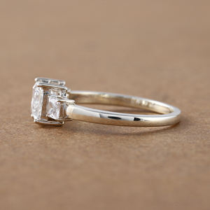 2,50 TCW Princess Cut Lab Grown Diamond Three Stone Setting Anillo de compromiso de platino lujoso Anillo de regalo para mujeres IGI - Product Image 5