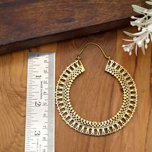 Grande boucle d'oreille circulaire minimaliste ethnique en laiton doré de Bohème pour femme comme cadeau pour l'art de la déclaration - Product Image 2