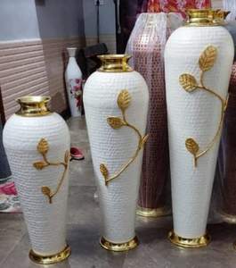 Prix de gros Nouveau vase à fleurs en métal fer aluminium blanc gaufré avec haut bas plaqué or Meilleur toute décoration pour mariage - Product Image 2