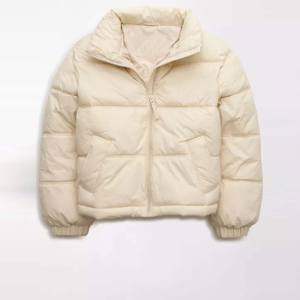 Chaqueta acolchada recortada Latte duradera y acogedora para Mujer | Elegante abrigo corto de invierno para uso diario - Product Image 3