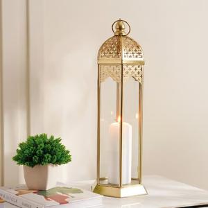 Lanterne en verre haute en métal doré avec un élégant dôme supérieur, ventilation perforée, design classique pour la décoration de maison de luxe - Product Image 2