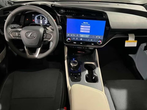 SUV Premium 2024 Usada, 4 Puertas, Tracción Delantera, Transmisión Automática, Interior de Cuero, Rines R18, en Excelentes Condiciones - Product Image 3