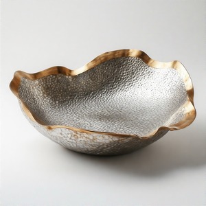 ชุดชามคริสตัลหรูหราหรูหราพร้อมถ้วยเคลือบทองทำด้วยมือประดับตรายอดราชวงศ์ - Product Image 4