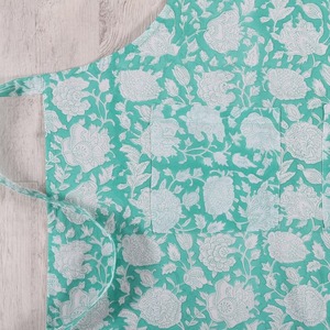 Nouveau tablier de cuisine en coton biologique à la mode avec sangle et poches bavoir de taille imprimé en blocs teints unis pour un usage domestique - Product Image 3