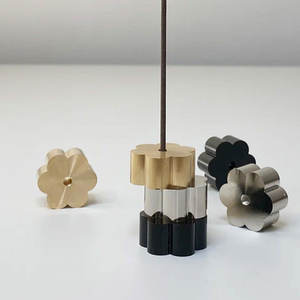 ที่ใส่ธูปทองเหลืองทรงเกลียวทรงสี่เหลี่ยม - Product Image 2