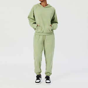 Ensemble de survêtement de jogging deux pièces personnalisé de haute qualité pour femmes, entraînement d'hiver, entraînement en salle de sport, ensemble de fitness en polaire avec pantalon de survêtement - Product Image 4