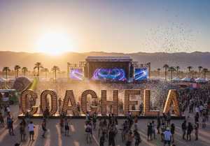 Letras Gigantes de Marquesina con la Palabra 'COACHELLA' |   Letras Decorativas Iluminadas con Temática Festiva, Letreros Personalizados con Bombillas, Letras de Marquesina - Product Image 5