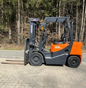 Chariots élévateurs d'occasion de 3 tonnes et 6 tonnes à vendre - Product Image 1