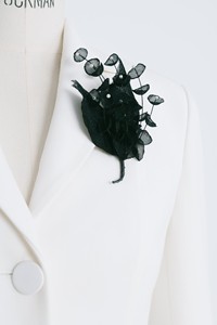 สูทสไตล์มินิมอลสำหรับผู้หญิงเบลเซอร์แขนยาวเสื้อเบลเซอร์กระดุมแถวเดียวสีขาวเป็นมิตรกับสิ่งแวดล้อมเวียดนาม - Product Image 4