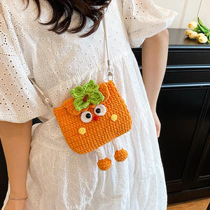 Muñeca de ganchillo de algodón roja mediana, diseño de sandía, estilo caricatura, hecha a mano, tejida, de moda, ecológica, portátil, magnética para mujer - Product Image 2
