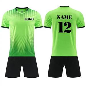 Maillot de football sur mesure à prix de gros, design personnalisé, impression numérique, 100% polyester, uniforme de football unisexe imprimé - Product Image 1