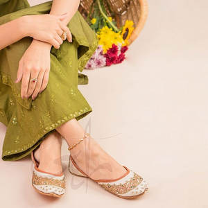 Nouvelles Khussas Durables et Antidérapantes pour Femmes, Style Tendance, Vente Chaude, Fabrication Sur Mesure, Robustes, Vente Directe Usine, Pour Adultes, Toutes Saisons - Product Image 5