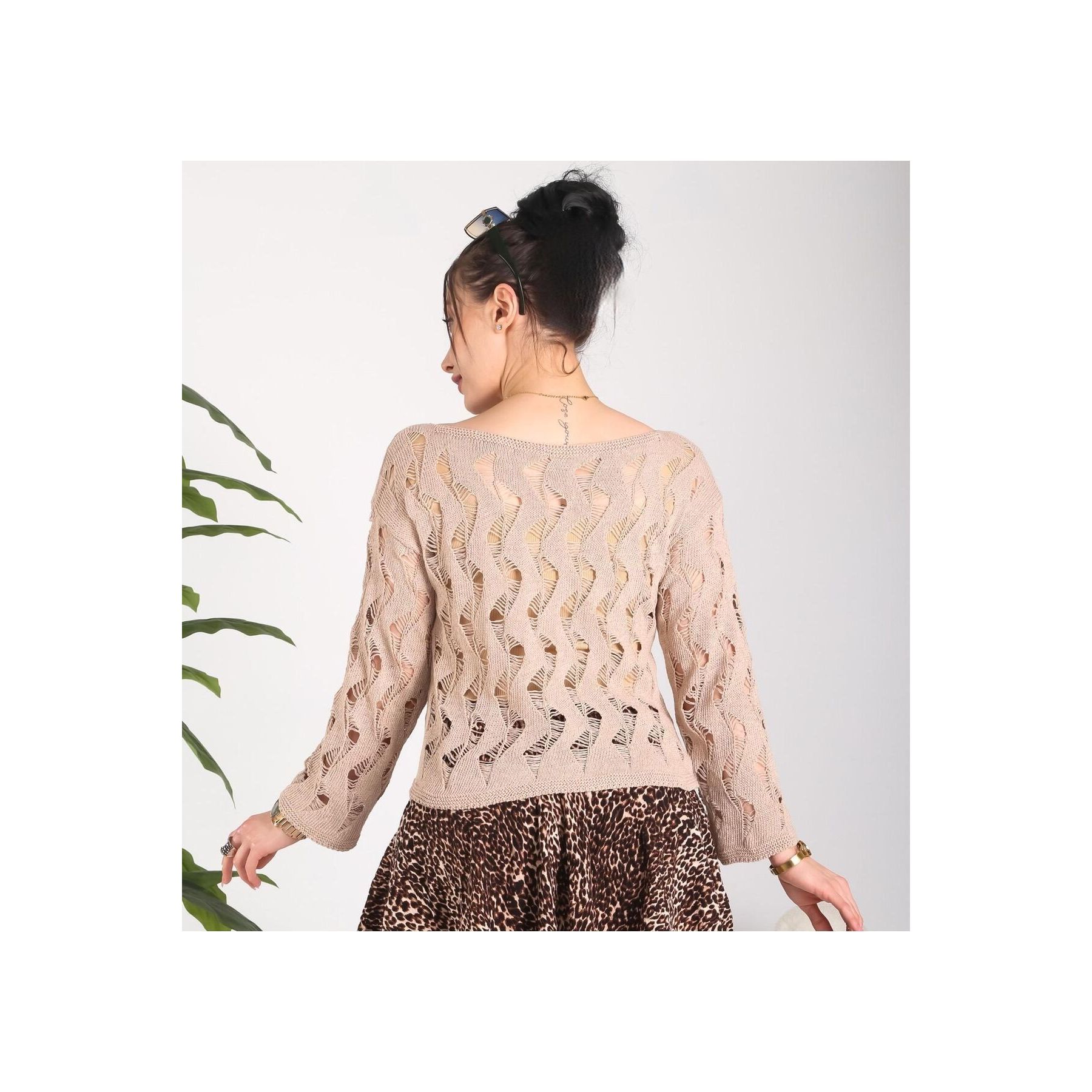 Elegante blusa brazo abierto de mujer para compradores comerciales