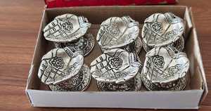 ตะเกียงโลหะที่ประดิษฐ์อย่างประณีต แสดงถึงประเพณีและความสง่างาม สำหรับตกแต่งเทศกาลดีวาลีและเป็นของขวัญงานแต่งงาน - Product Image 4