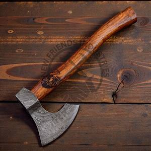 ขวานโทมาฮอว์กเหล็กดามัสกัสแบบพรีเมียมสั่งทำพิเศษ ระดับ DIY พร้อมด้ามไม้โรสวูดและปลอก  ขวานดามัสกัสตีขึ้นรูปคุณภาพพรีเมียม - Product Image 5