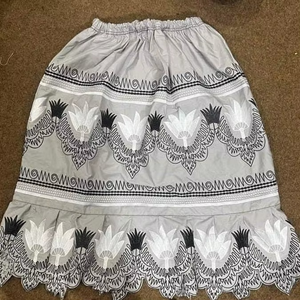 Jupes en coton de haute qualité les plus vendues Broderie hawaïenne sur l'île Tailles personnalisées Tissu respirant Décontracté Prix direct d'usine - Product Image 3